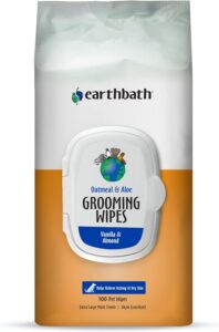 Earthbath Oatmeal & Aloe Grooming Wipes pack.